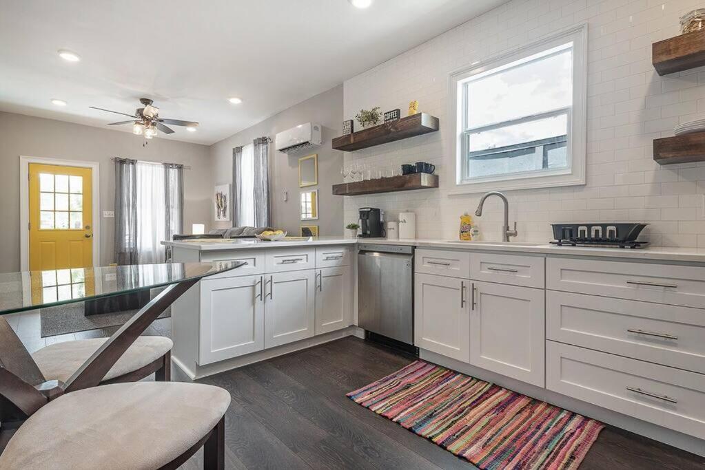 Gambino Getaway Shotgun Style Apt In The Heart Of Ybor City แทมปา ภายนอก รูปภาพ