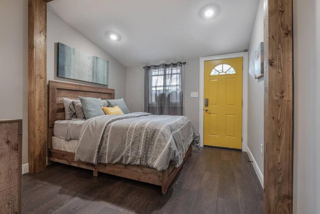 Gambino Getaway Shotgun Style Apt In The Heart Of Ybor City แทมปา ภายนอก รูปภาพ